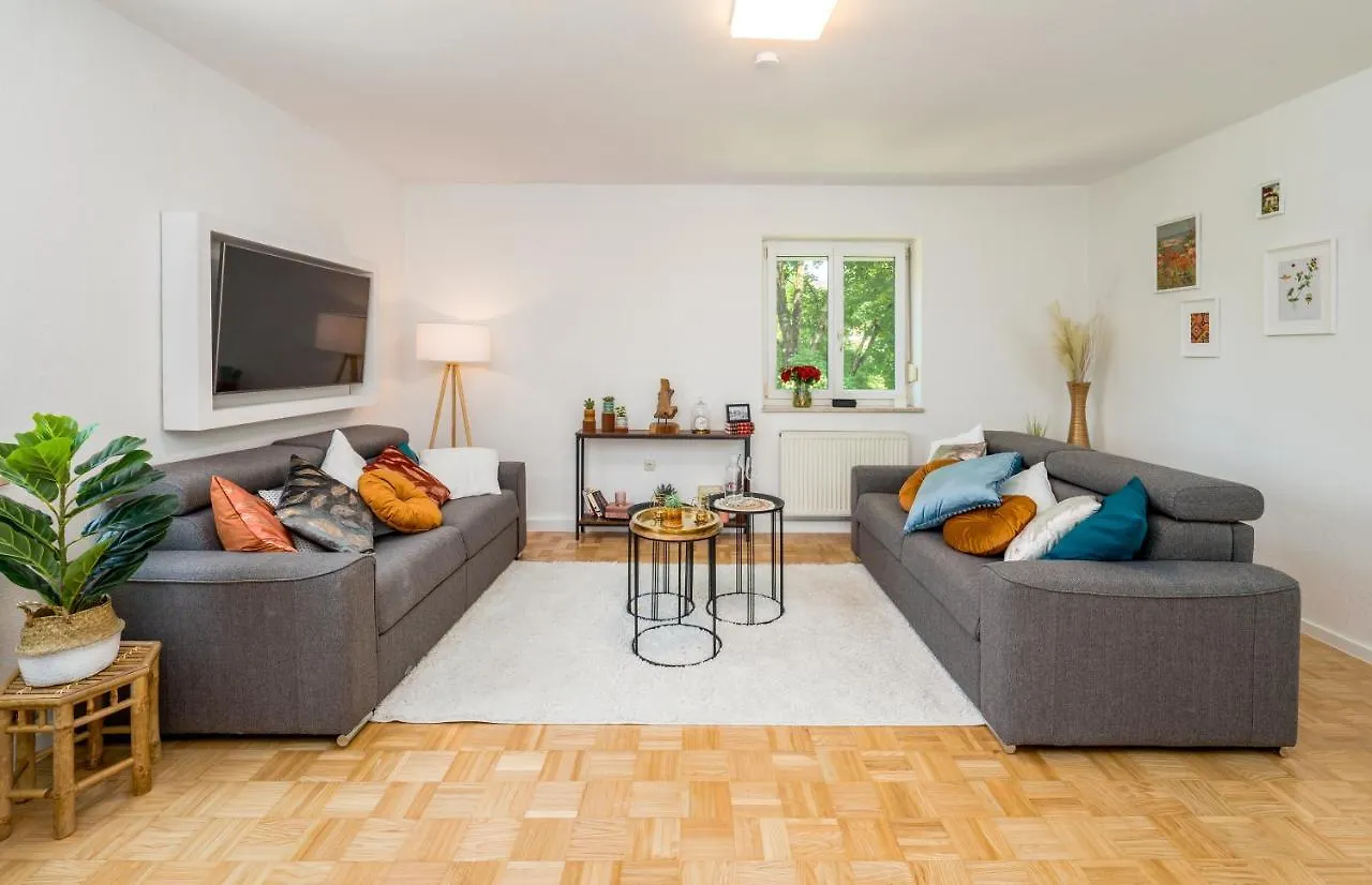 2OG Rechts - Wunderschöne 80m2 3-Zimmer City Wohnung nähe Salzburg Freilassing Apartment