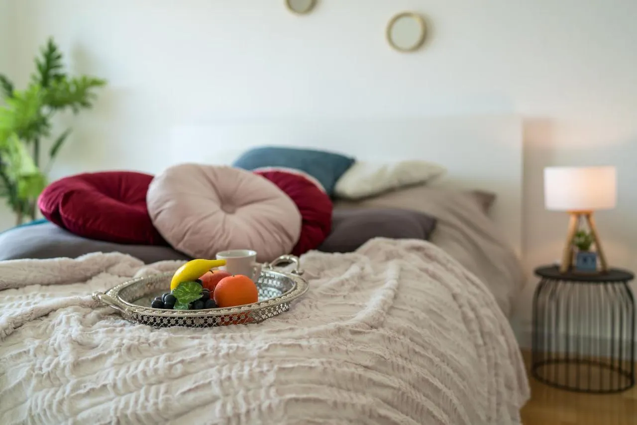 2OG Rechts - Wunderschöne 80m2 3-Zimmer City Wohnung nähe Salzburg Freilassing 0*,  Deutschland