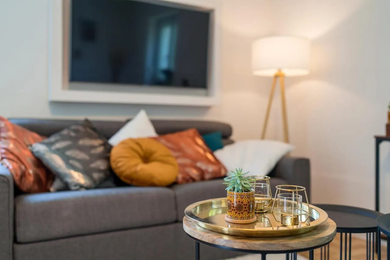 2OG Rechts - Wunderschöne 80m2 3-Zimmer City Wohnung nähe Salzburg Freilassing Apartment